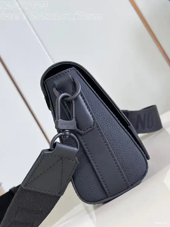 LOUIS VUITTON Messenger Takeoff PM-22*16.5*7CM 0428